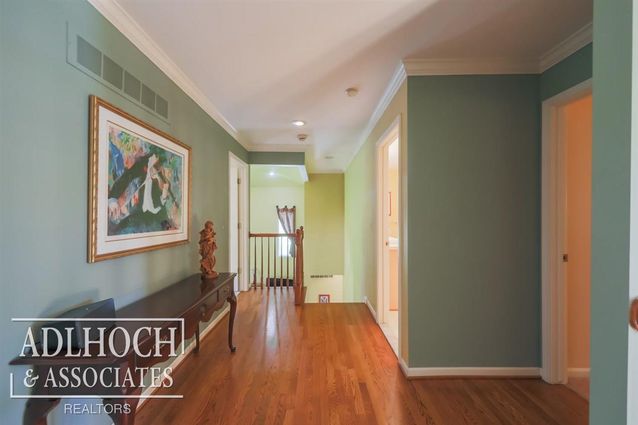 875 Trombley Road Grosse Pointe, MI 48230 - Photo 33 of 69 50016347-32.JPG
