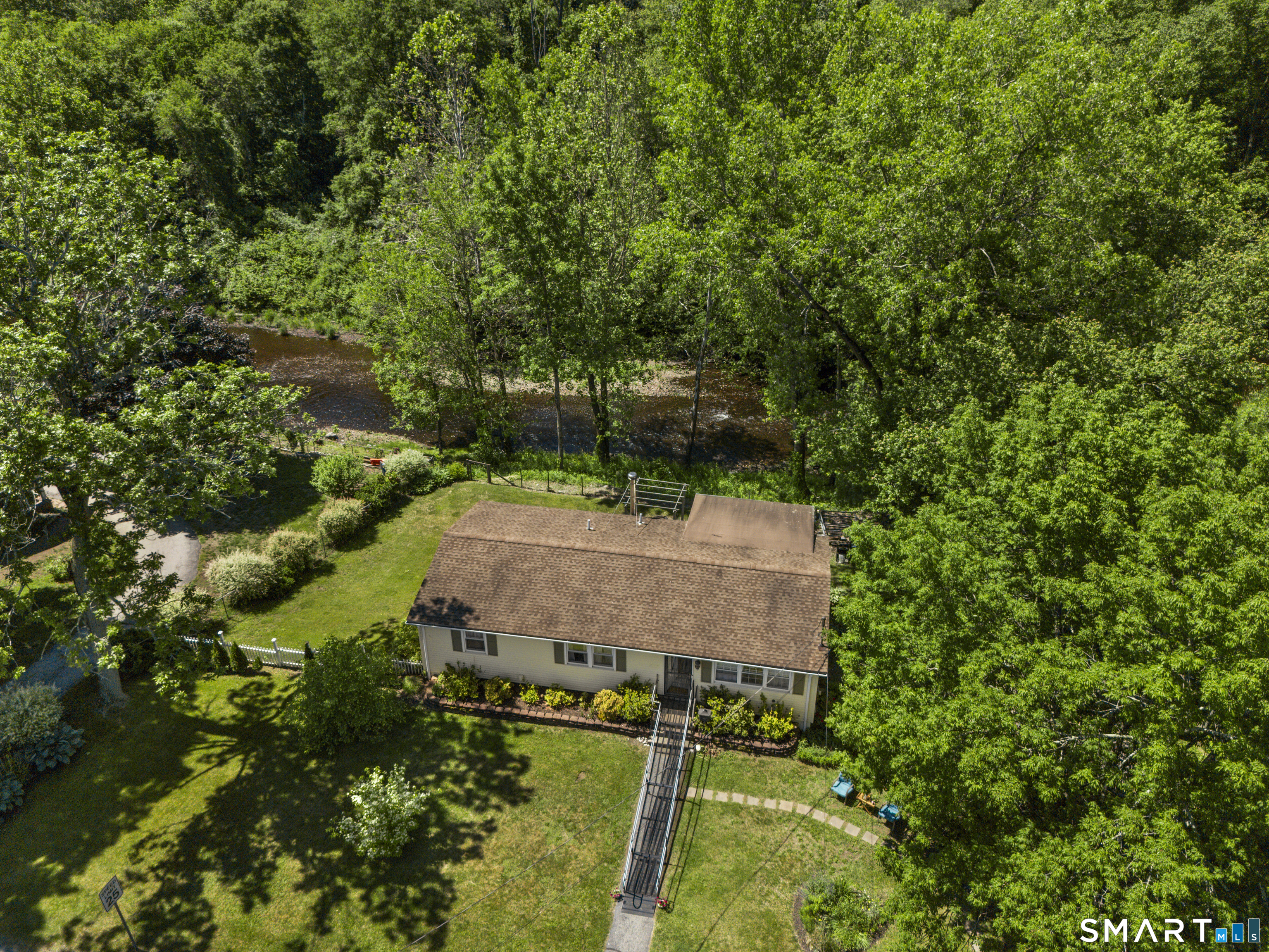 90 Sturtevant Street Norwich, CT 06360 - Photo 4 of 40