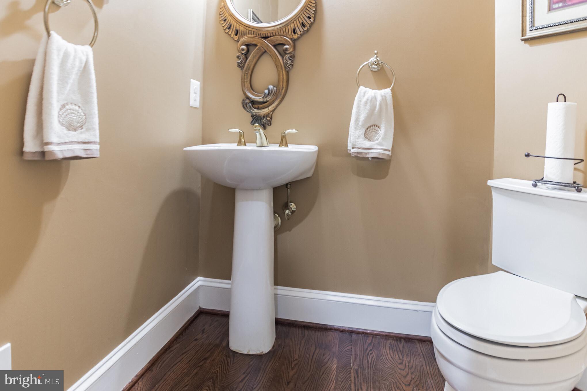 18606 Kerill Road Triangle, VA 22172 - Photo 20 of 50 Main level powder room