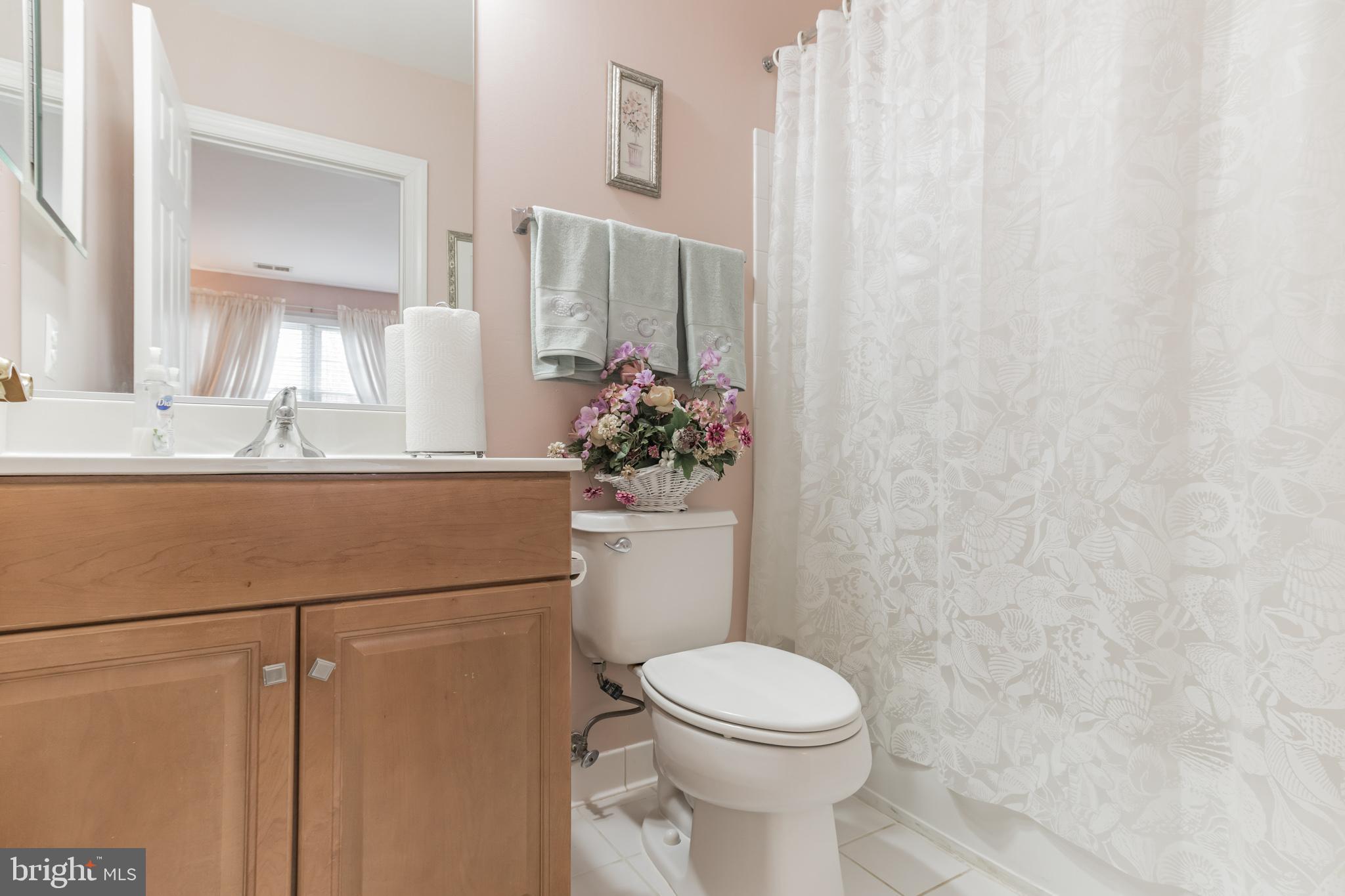 18606 Kerill Road Triangle, VA 22172 - Photo 27 of 50 Private bath to second bedroom