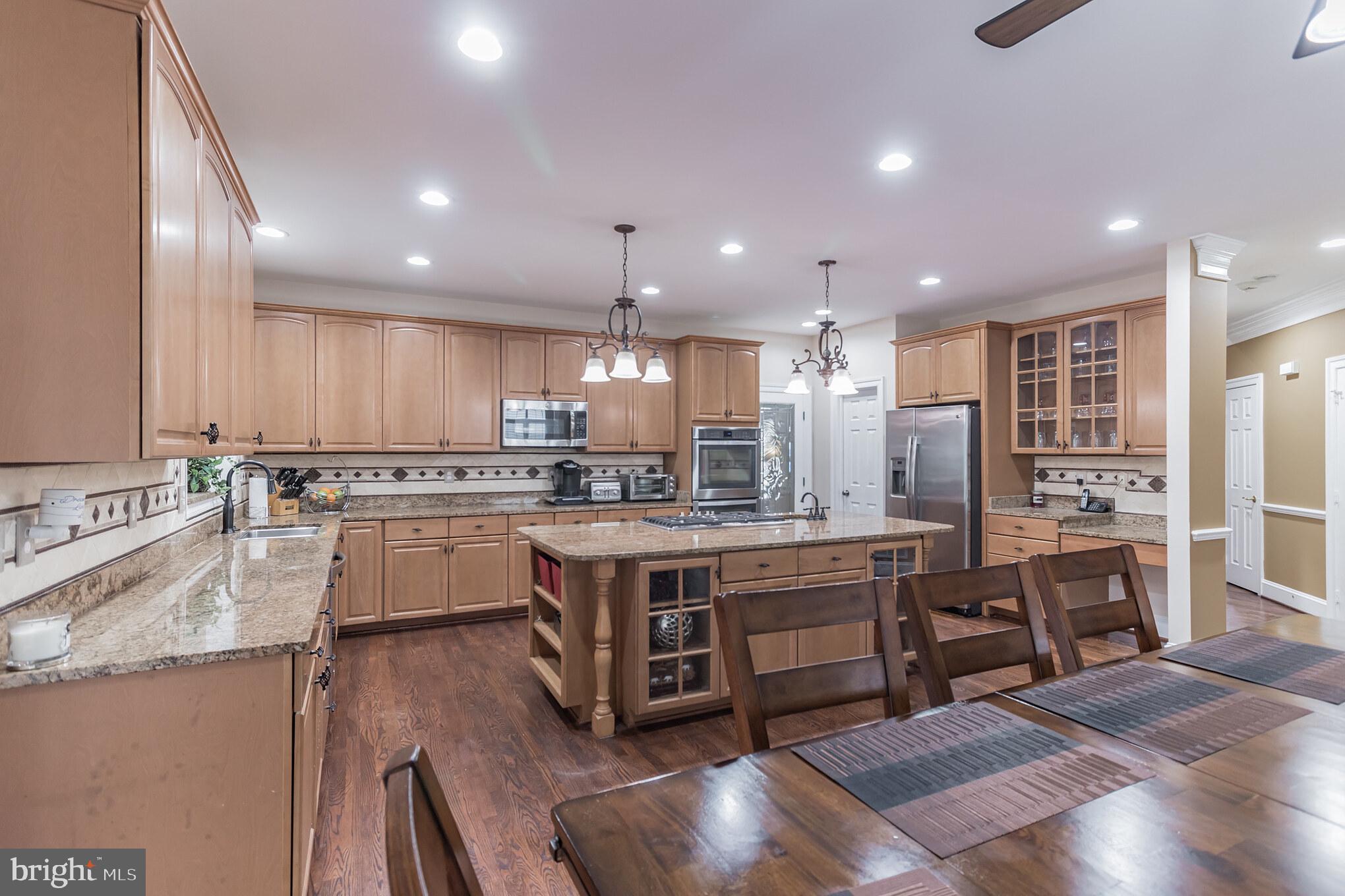 18606 Kerill Road Triangle, VA 22172 - Photo 6 of 50 Spacious gourmet kitchen