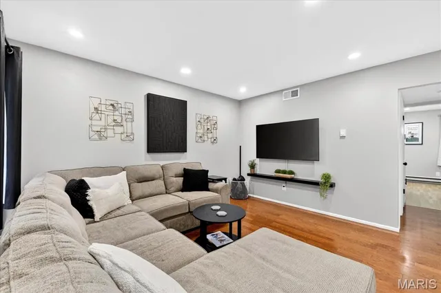 $175,000 | 10032 Sakura Drive, St. Louis, MO 63128