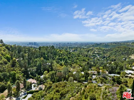 $5,950,000 | 2207 Bowmont Drive, Beverly Hills, CA 90210