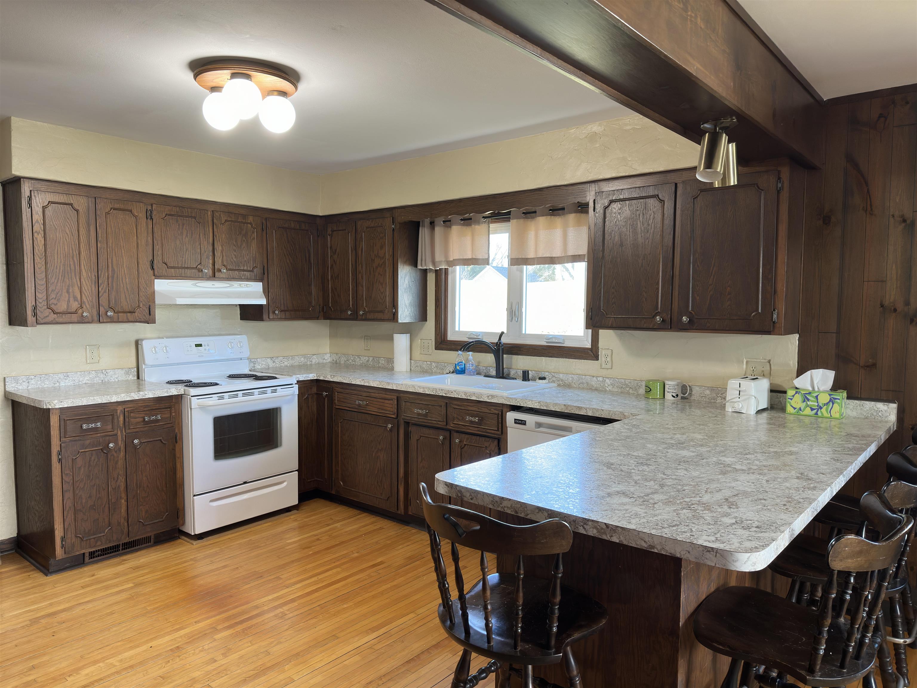 124 Juneau Street Horicon, WI 53032 - Photo 9 of 27