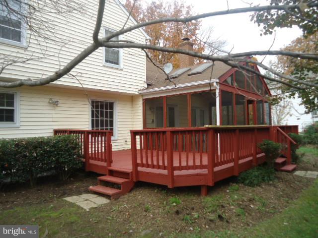 8112 Edinburgh Drive Springfield, VA 22153 - Photo 20 of 29 Exterior (Rear)