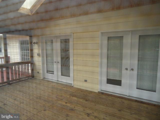 8112 Edinburgh Drive Springfield, VA 22153 - Photo 24 of 29 Sunroom4