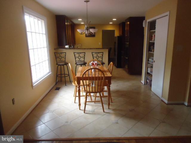 8112 Edinburgh Drive Springfield, VA 22153 - Photo 9 of 29 EAT-IN KITCHEN