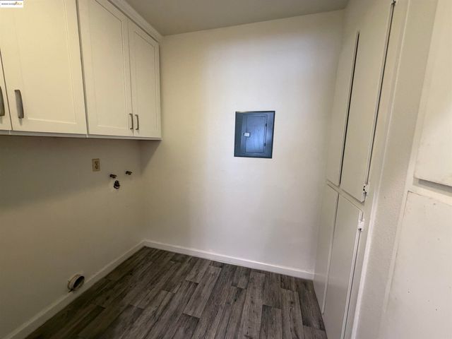 a view of utility room