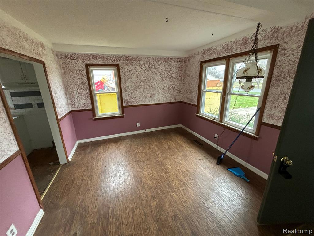 2581 Emmons Avenue Rochester Hills, MI 48307 - Photo 4 of 15