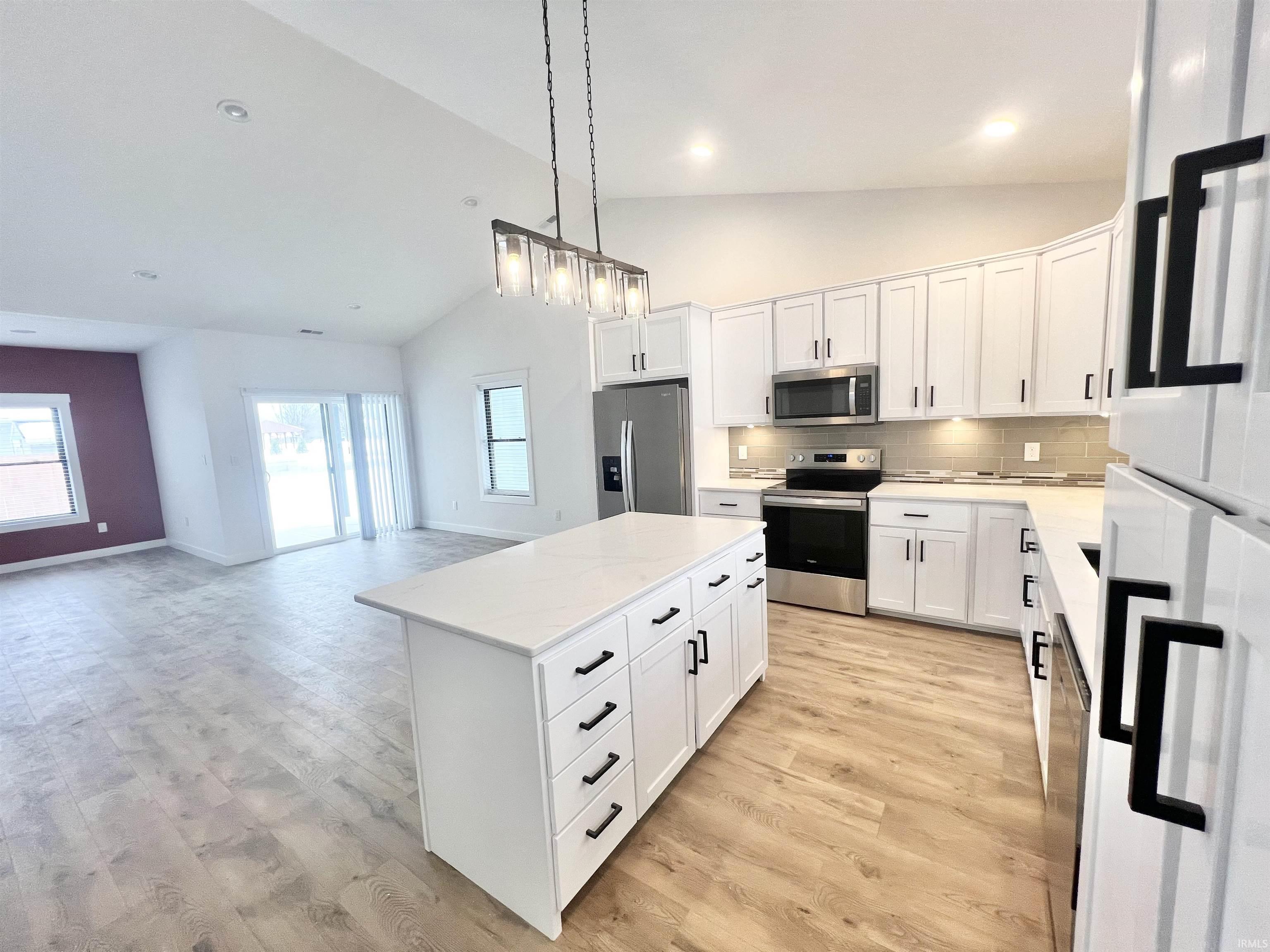 2106 Aruba Drive Bedford, IN 47421 - Photo 2 of 26