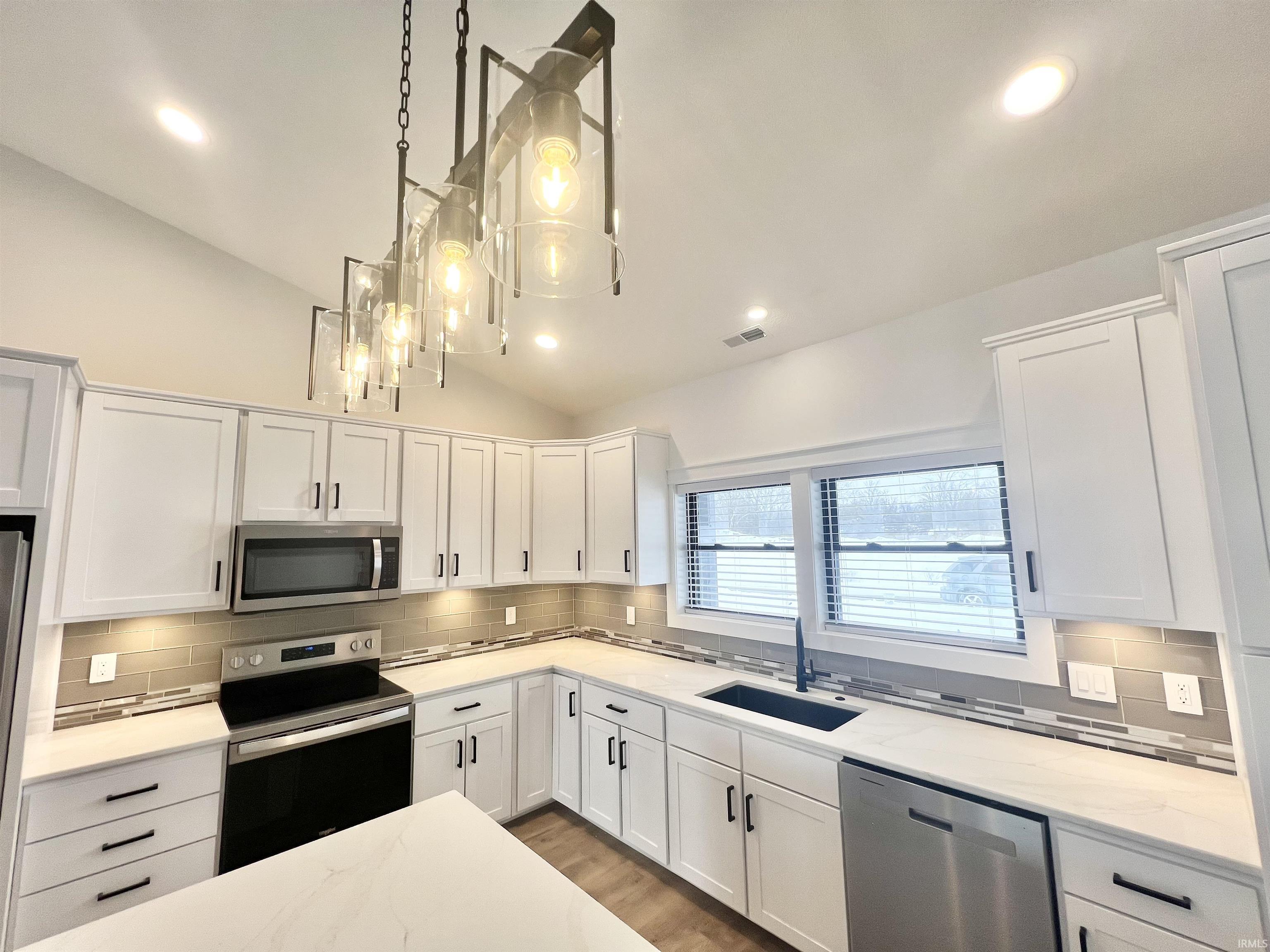 2106 Aruba Drive Bedford, IN 47421 - Photo 3 of 26