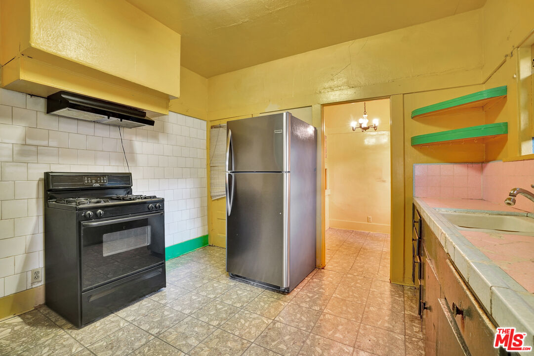 353 North Reno Street Los Angeles, CA 90026 - Photo 15 of 50