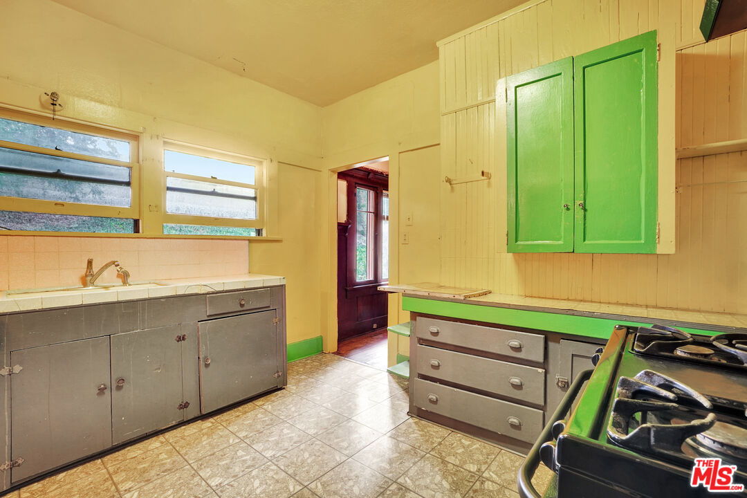 353 North Reno Street Los Angeles, CA 90026 - Photo 16 of 50