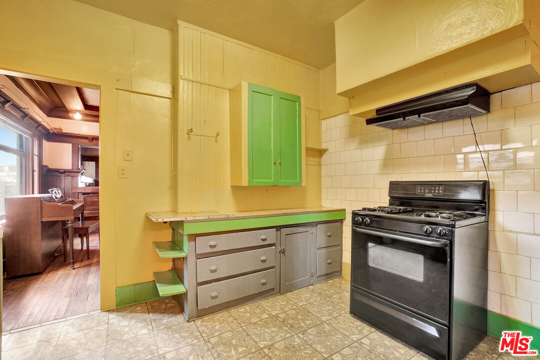 353 North Reno Street Los Angeles, CA 90026 - Photo 17 of 50