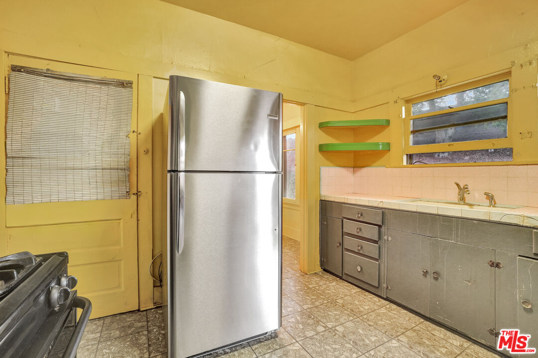 353 North Reno Street Los Angeles, CA 90026 - Photo 18 of 50