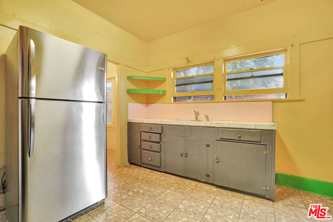 353 North Reno Street Los Angeles, CA 90026 - Photo 19 of 50