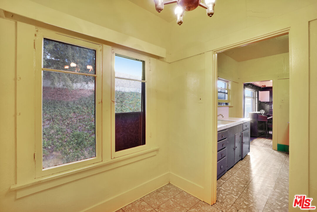 353 North Reno Street Los Angeles, CA 90026 - Photo 22 of 50