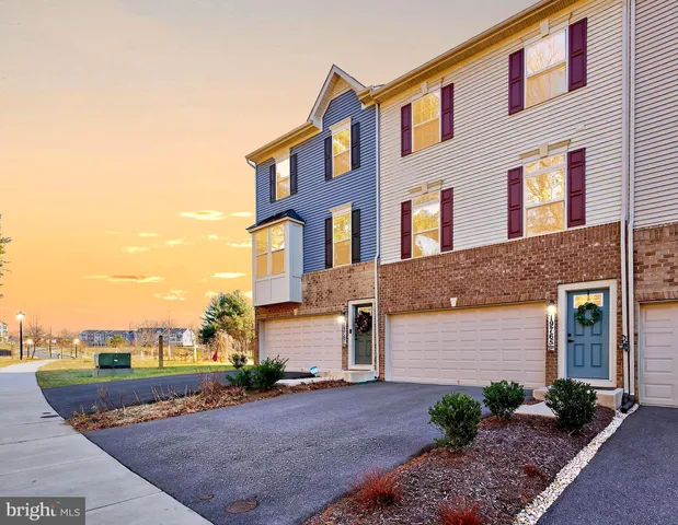 $585,000 | 19765 Green Village Drive, Montgomery Village, MD 20886