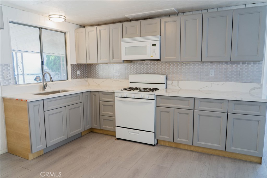 995 Pomona Road, Unit 33 Corona, CA 92882 - Photo 8 of 23