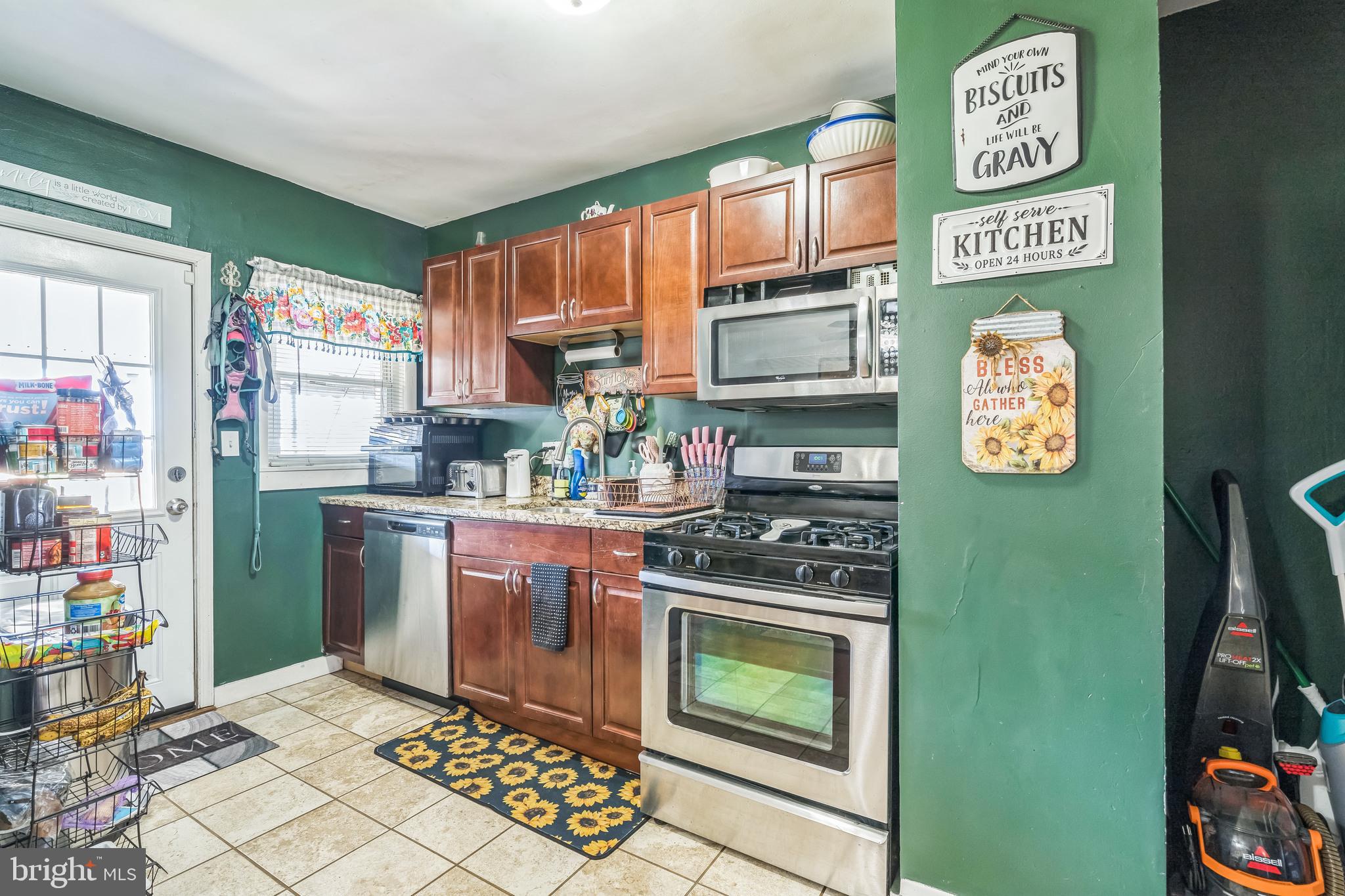 6733 Woodley Road Baltimore, MD 21222 - Photo 8 of 26 Kitchen