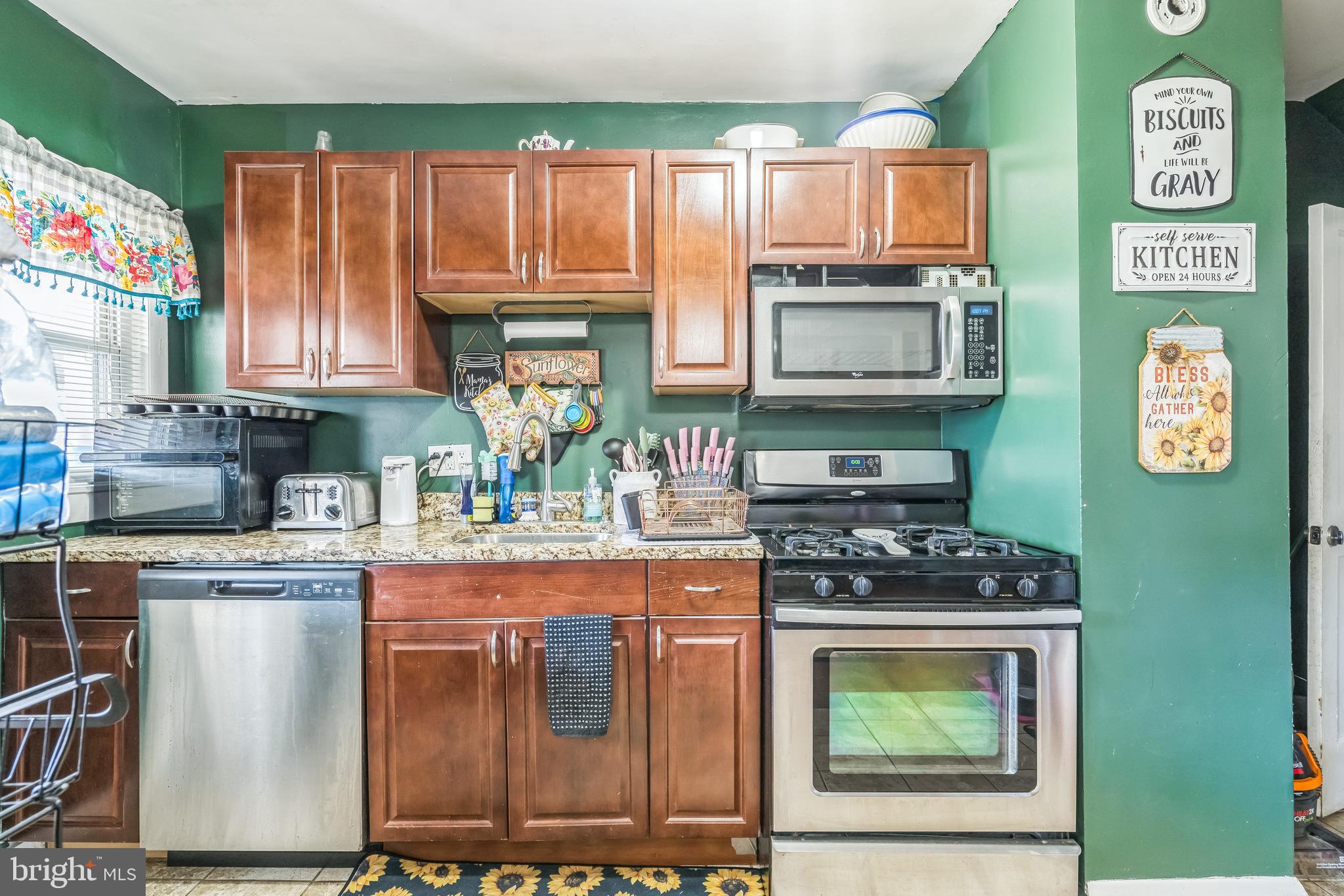 6733 Woodley Road Baltimore, MD 21222 - Photo 9 of 26 Kitchen