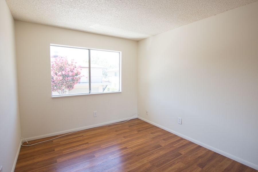 9913 Mission Gorge Road, Unit 4 Santee, CA 92071 - Photo 4 of 10