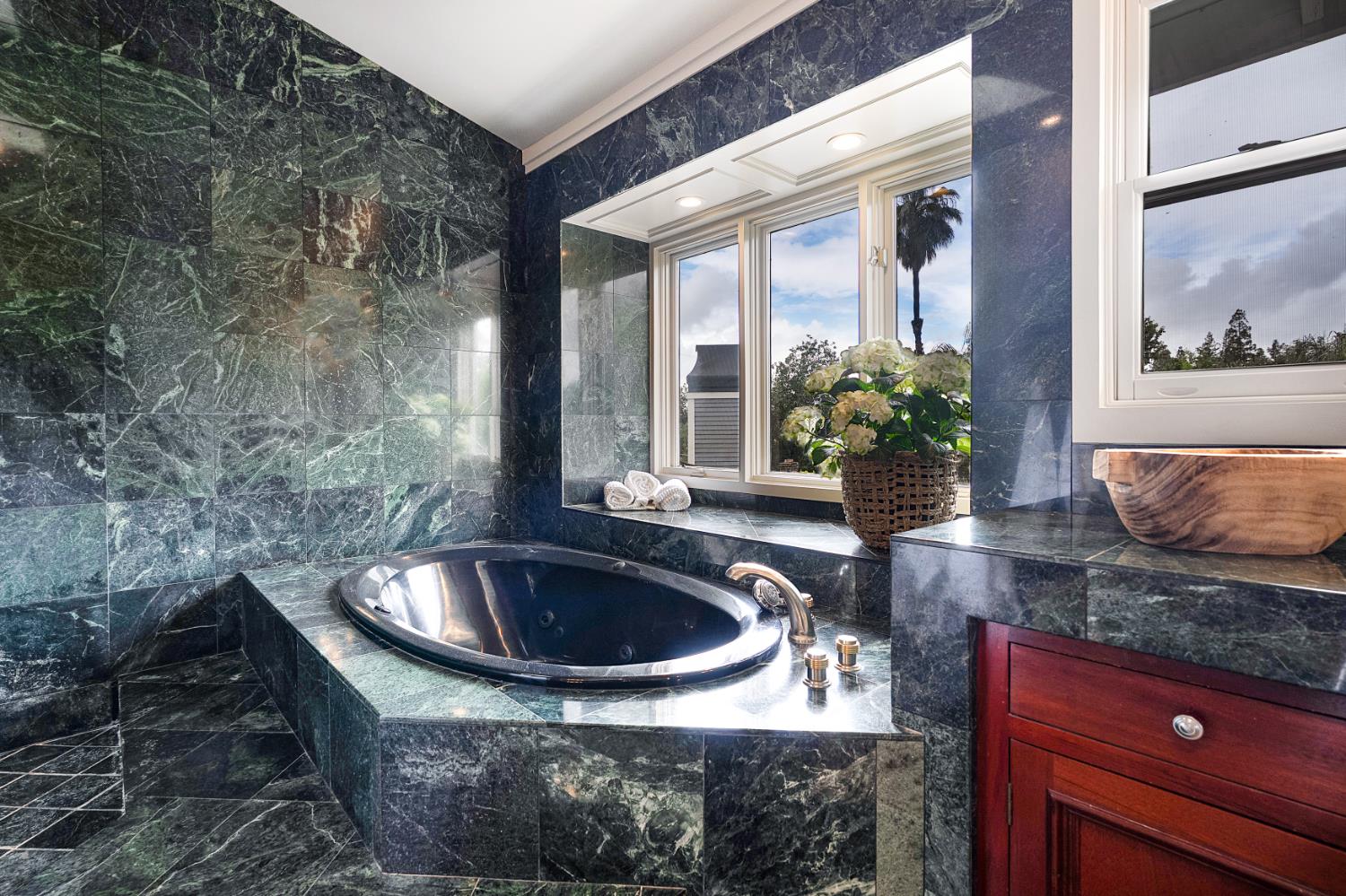 6533 Landis Avenue Carmichael, CA 95608 - Photo 42 of 77 Primary Bath