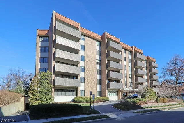 $4,300 | 1 Euclid Avenue, Unit 5F, Summit, NJ 07901