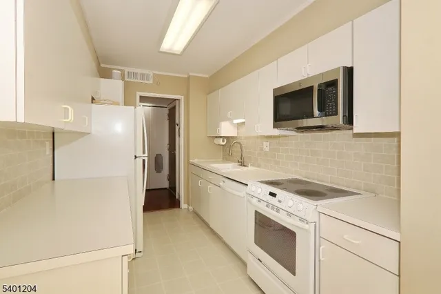 $4,300 | 1 Euclid Avenue, Unit 5F, Summit, NJ 07901