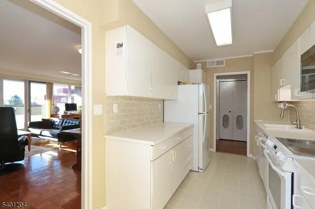 $4,300 | 1 Euclid Avenue, Unit 5F, Summit, NJ 07901