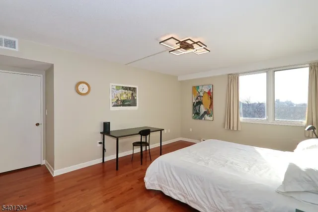 $4,300 | 1 Euclid Avenue, Unit 5F, Summit, NJ 07901