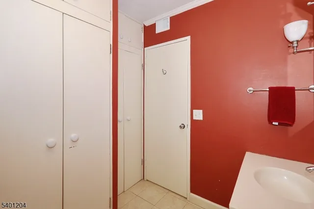 $4,300 | 1 Euclid Avenue, Unit 5F, Summit, NJ 07901