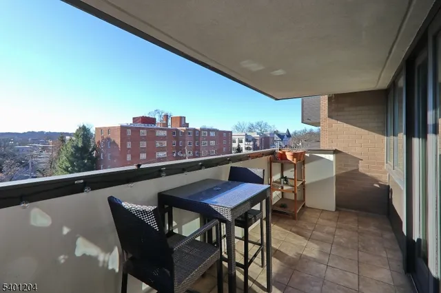 $4,300 | 1 Euclid Avenue, Unit 5F, Summit, NJ 07901