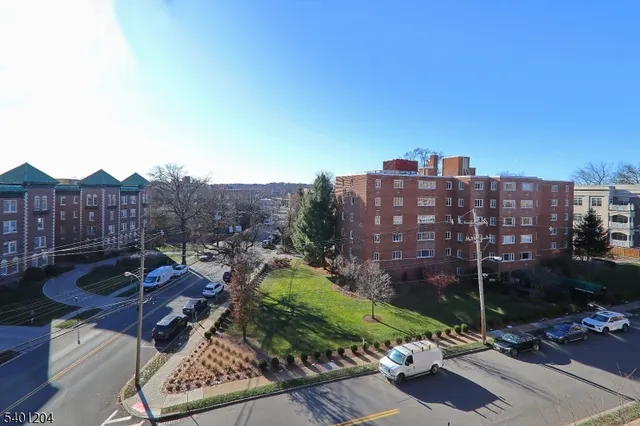 $4,300 | 1 Euclid Avenue, Unit 5F, Summit, NJ 07901