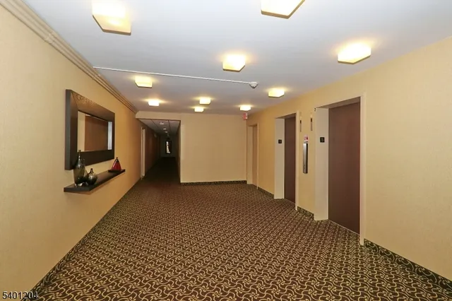 $4,300 | 1 Euclid Avenue, Unit 5F, Summit, NJ 07901