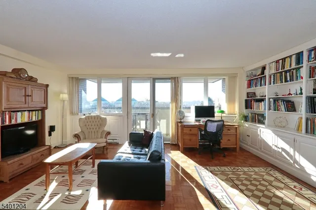 $4,300 | 1 Euclid Avenue, Unit 5F, Summit, NJ 07901