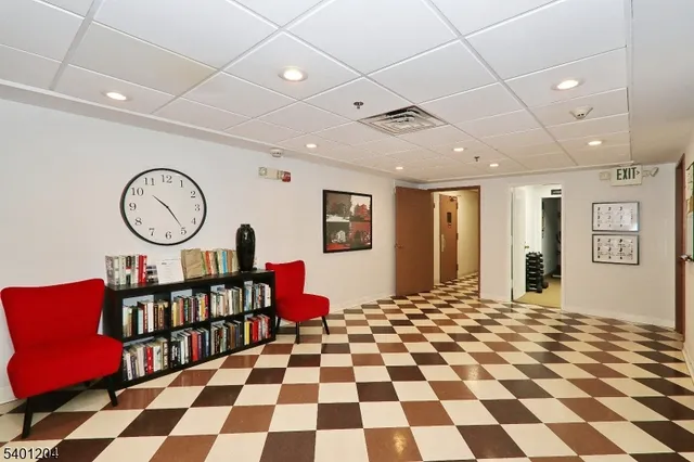 $4,300 | 1 Euclid Avenue, Unit 5F, Summit, NJ 07901