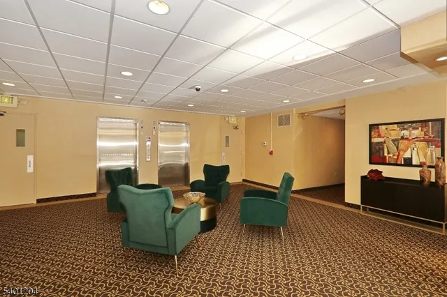 $4,300 | 1 Euclid Avenue, Unit 5F, Summit, NJ 07901