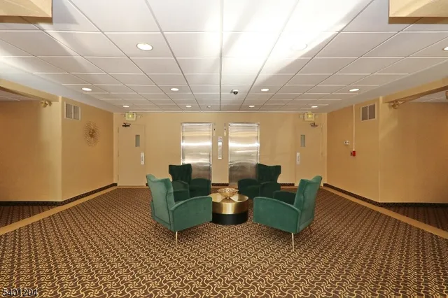 $4,300 | 1 Euclid Avenue, Unit 5F, Summit, NJ 07901