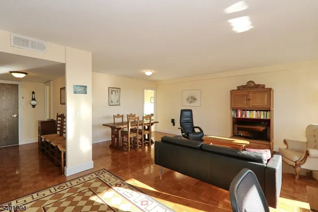 $4,300 | 1 Euclid Avenue, Unit 5F, Summit, NJ 07901