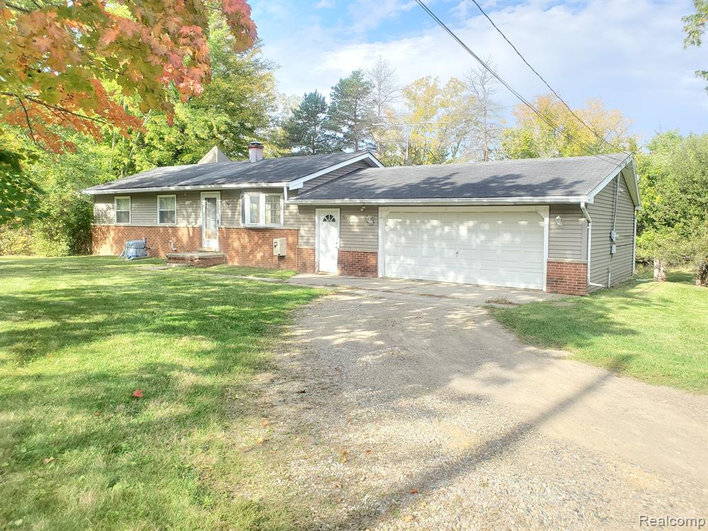 10411 Runyan Lake Road Fenton, MI 48430 - Photo 1 of 19