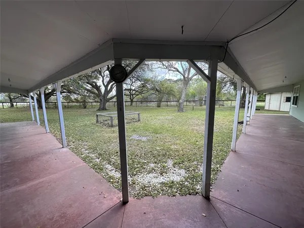 $220,000 | 35 Private Road 815, Markham, TX 77414