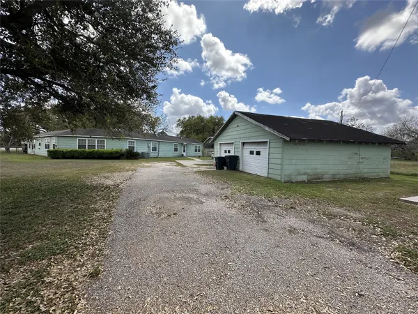 $220,000 | 35 Private Road 815, Markham, TX 77414