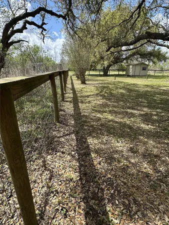 $220,000 | 35 Private Road 815, Markham, TX 77414