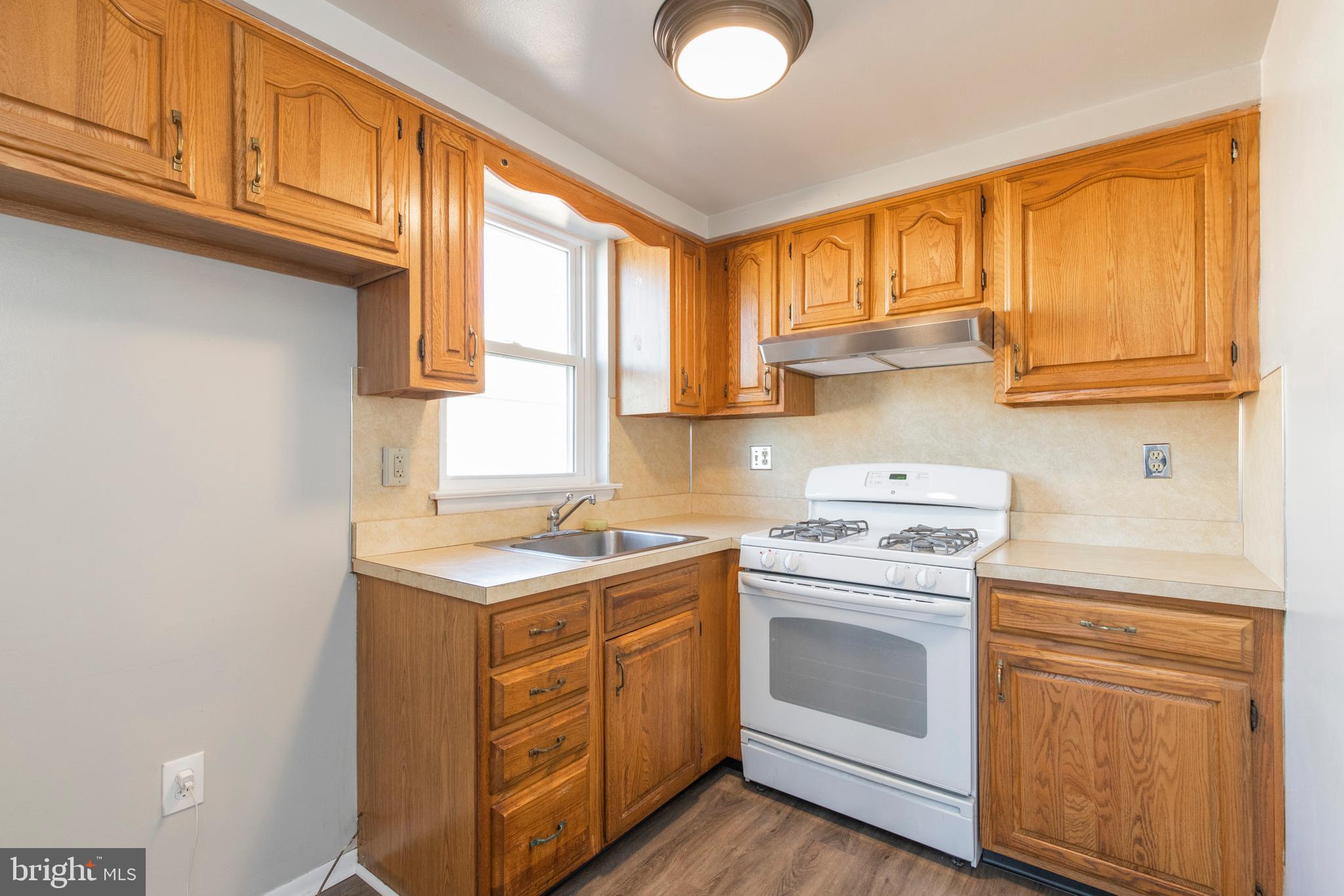 5 South Manor Road Broomall, PA 19008 - Photo 5 of 20 2nd floor kitchen