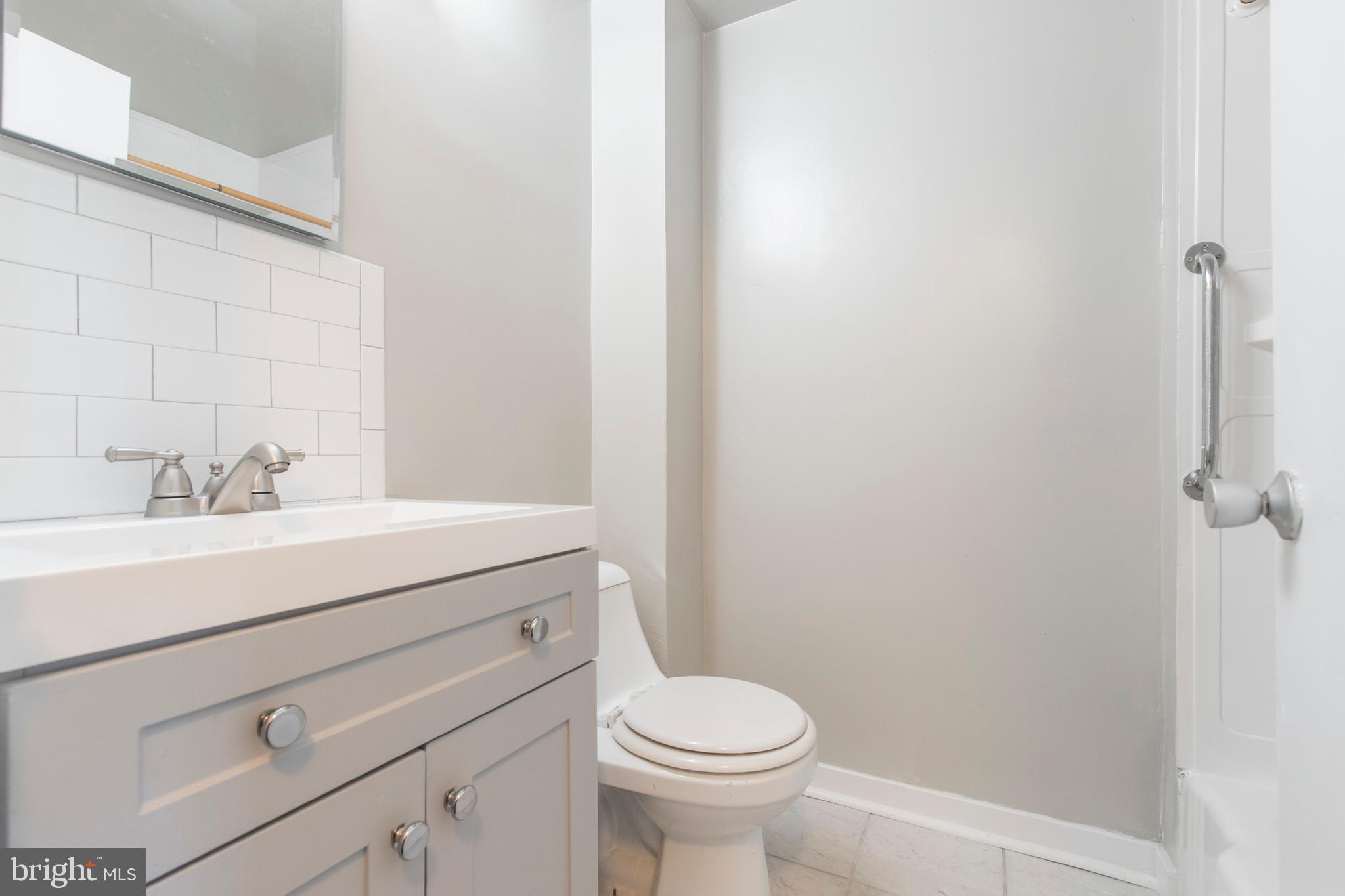 5 South Manor Road Broomall, PA 19008 - Photo 10 of 20 2nd floor bathroom