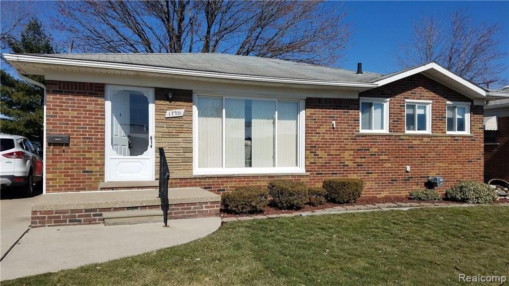 17951 Airport Road Fraser, MI 48026 - Photo 2 of 20