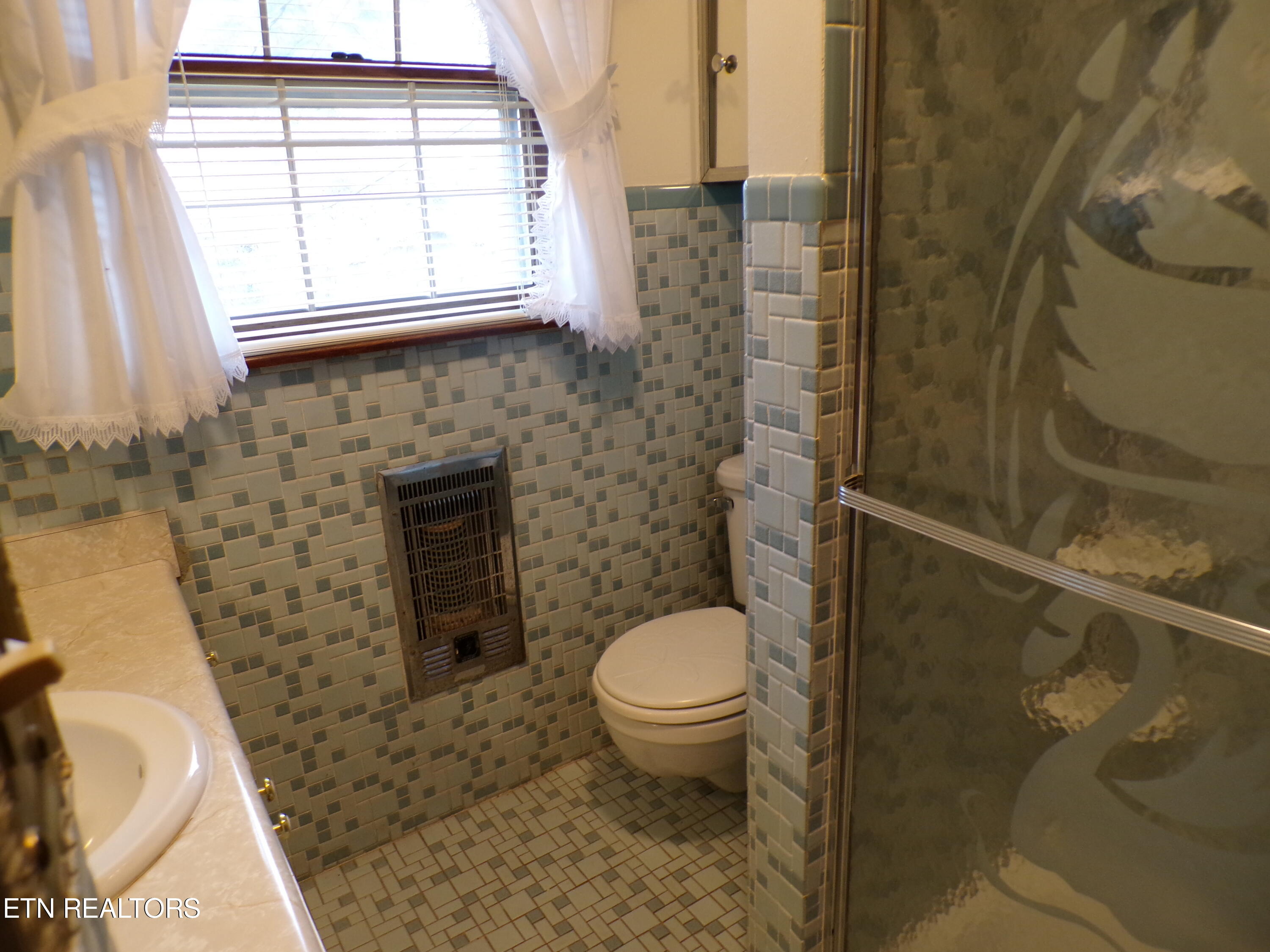 103 Sherwood Road Middlesboro, KY 40965 - Photo 24 of 27 100_0897