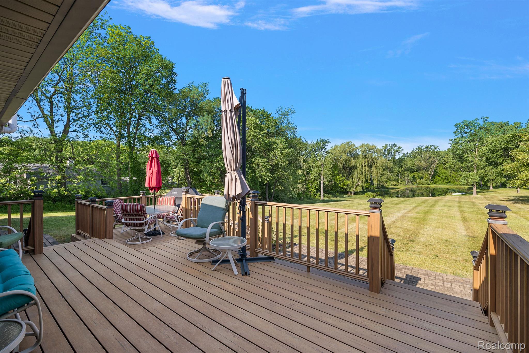 10345 Hadley Road Clarkston, MI 48348 - Photo 41 of 61 Composite deck
