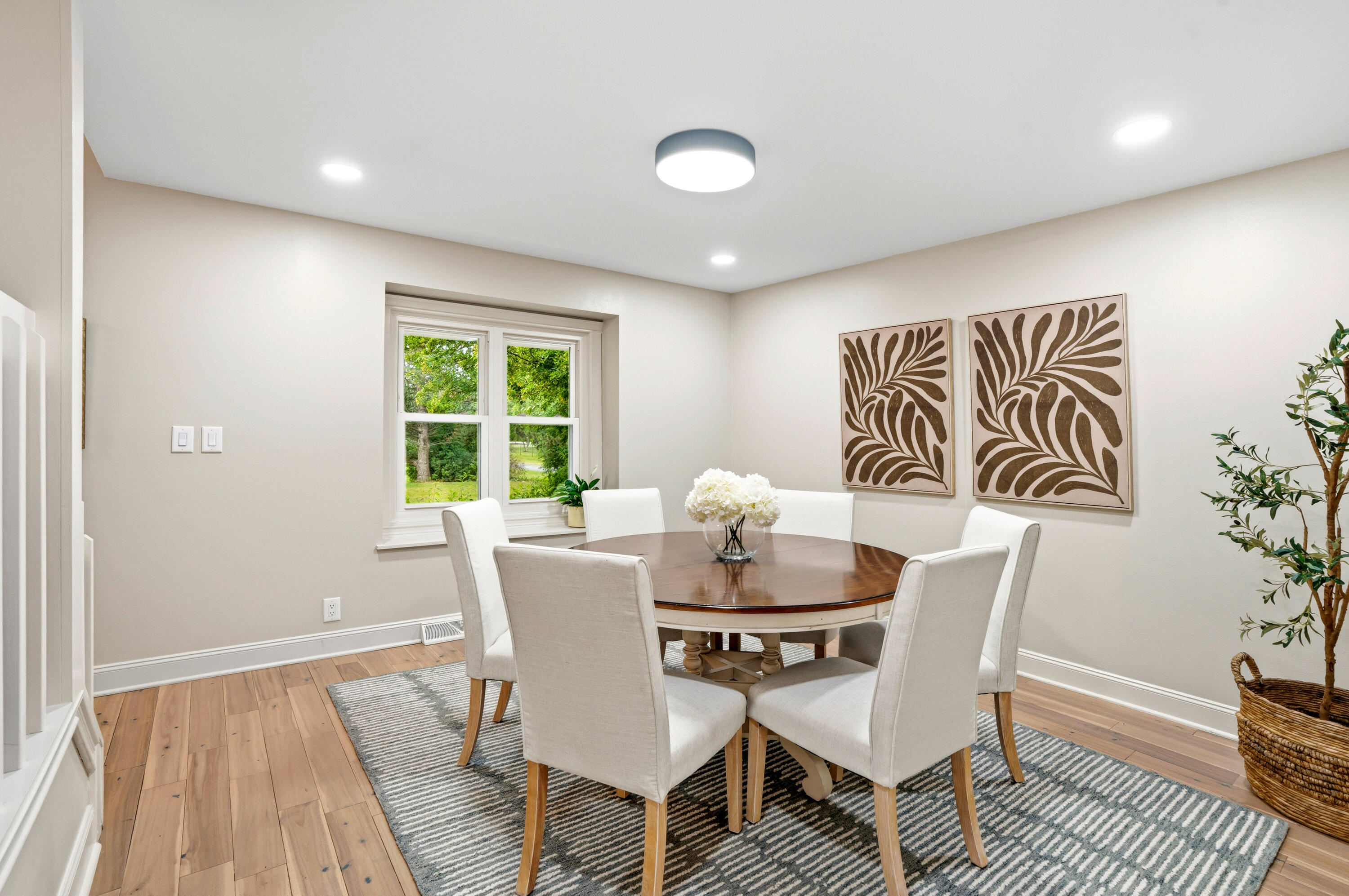 12918 Bell Road Caledonia, WI 53108 - Photo 16 of 61 Dining Room